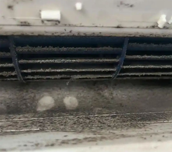 高邑空调吹的风有股烧焦味是怎么回事